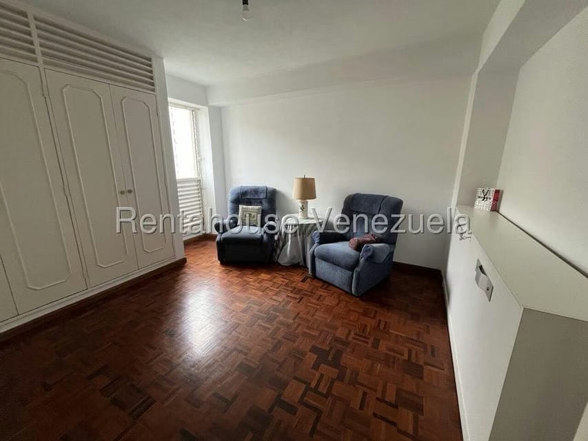 Apartamento (1 Nivel) en Alquiler en El Cigarral, Distrito Metropolitano - 9