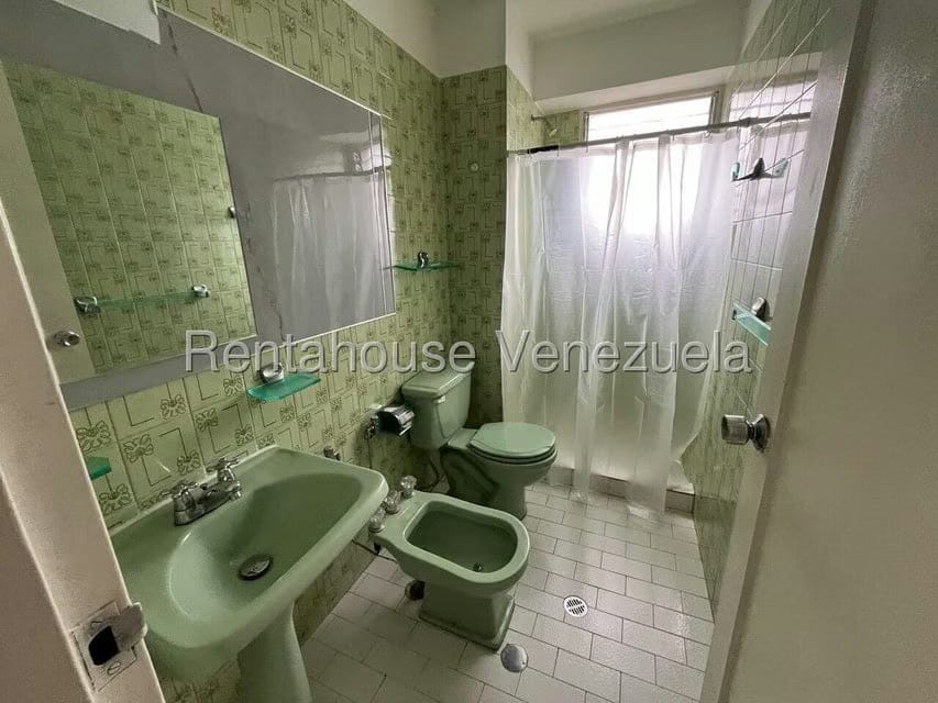 Apartamento (1 Nivel) en Alquiler en El Cigarral, Distrito Metropolitano - 10