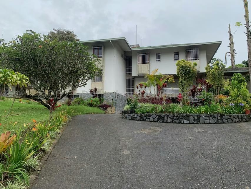 Casa (Duplex) en Venta en La Lagunita Country Club, Distrito Metropolitano