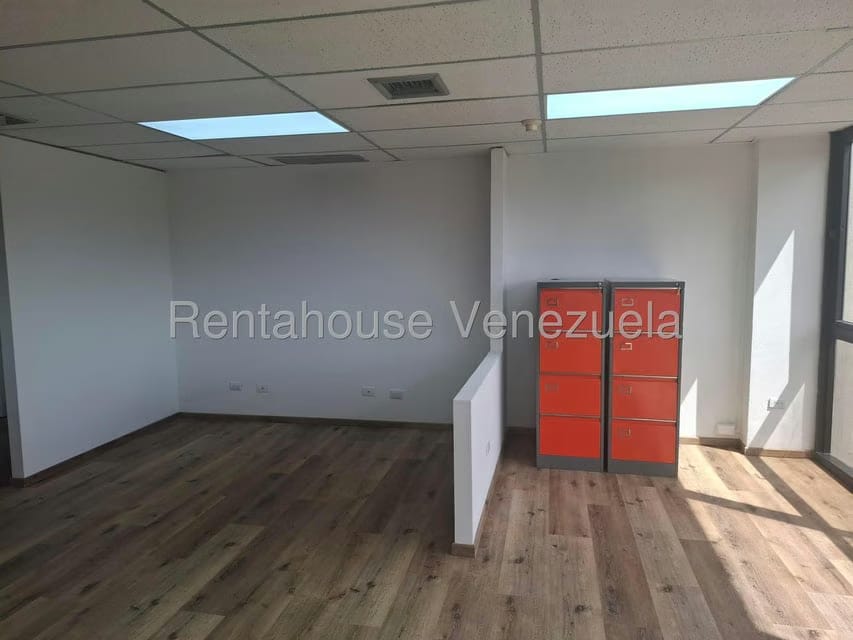 Comercial (Oficina) en Alquiler en Macaracuay, Distrito Metropolitano - 9