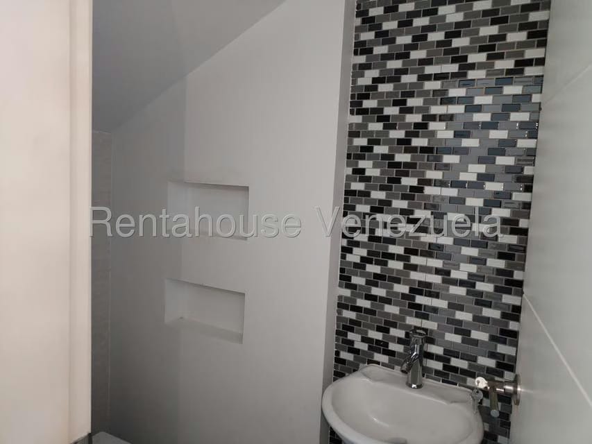 Casa (Multipes Niveles) en Venta en La Entrada, Carabobo - 100