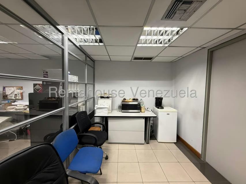 Comercial (Local Comercial) en Alquiler en Los Dos Caminos, Distrito Metropolitano - 14
