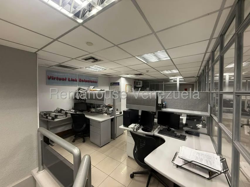 Comercial (Local Comercial) en Alquiler en Los Dos Caminos, Distrito Metropolitano - 17