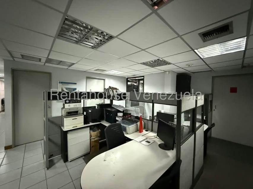 Comercial (Local Comercial) en Alquiler en Los Dos Caminos, Distrito Metropolitano - 22
