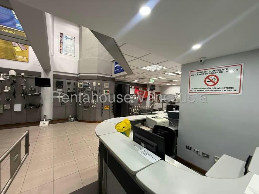 Comercial (Local Comercial) en Alquiler en Los Dos Caminos, Distrito Metropolitano - 5