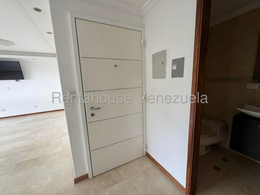 Apartamento (1 Nivel) en Alquiler en Parque el Retiro, Miranda - 17
