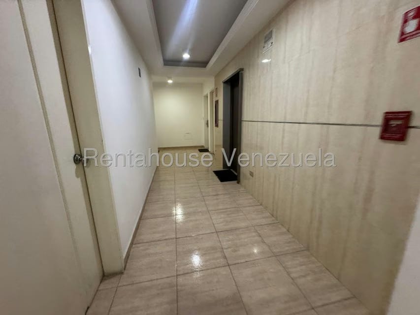 Apartamento (1 Nivel) en Alquiler en Parque el Retiro, Miranda - 18
