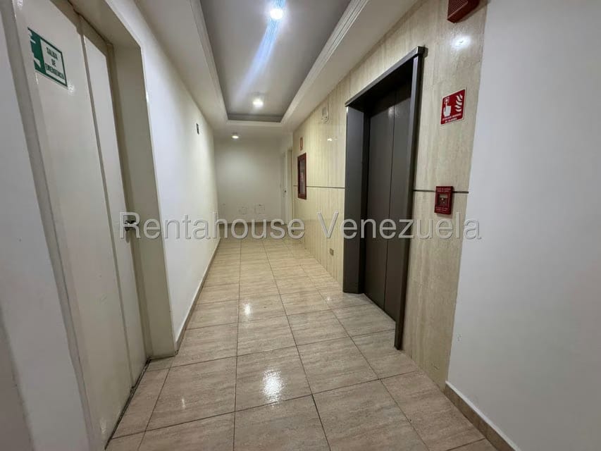 Apartamento (1 Nivel) en Alquiler en Parque el Retiro, Miranda - 19