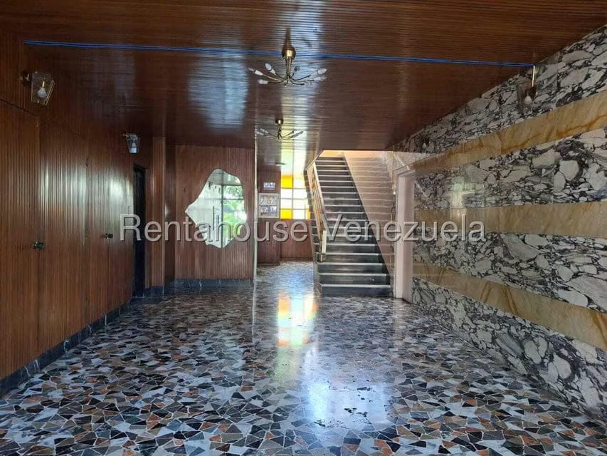 Apartamento (1 Nivel) en Alquiler en Bello Campo, Distrito Metropolitano - 2