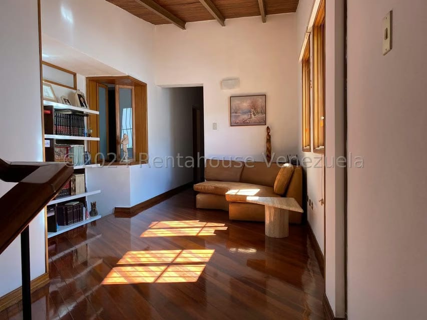 Casa (Multipes Niveles) en Alquiler en Colinas de Santa Monica, Distrito Metropolitano - 12