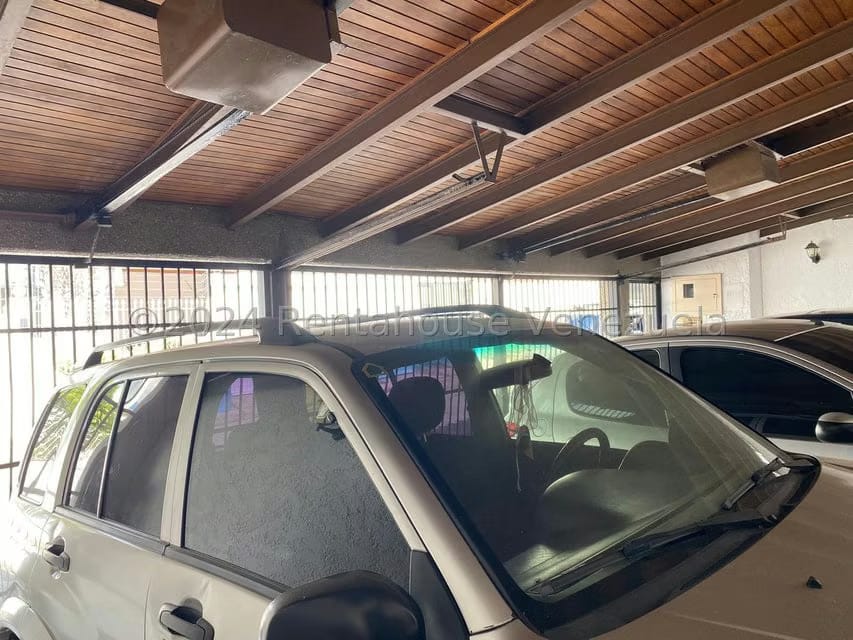 Casa (Multipes Niveles) en Alquiler en Colinas de Santa Monica, Distrito Metropolitano - 14