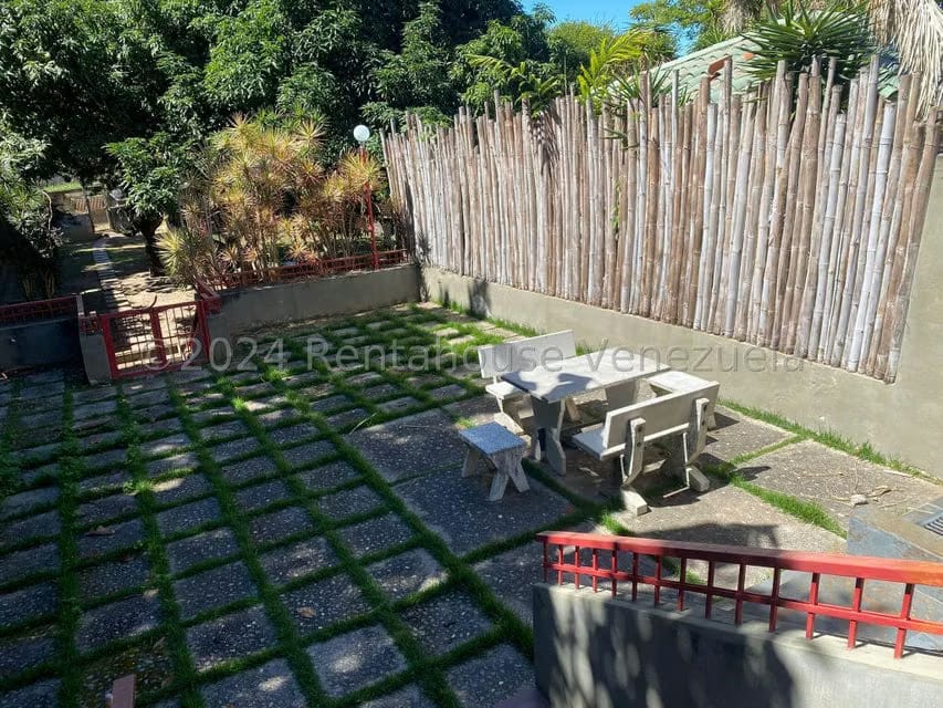 Casa (Multipes Niveles) en Alquiler en Colinas de Santa Monica, Distrito Metropolitano - 3
