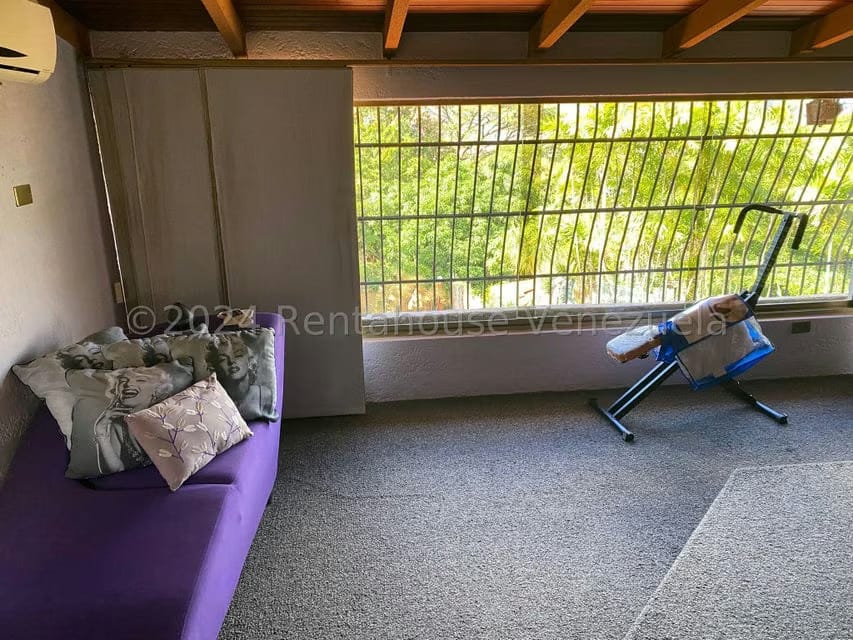 Casa (Multipes Niveles) en Alquiler en Colinas de Santa Monica, Distrito Metropolitano - 4