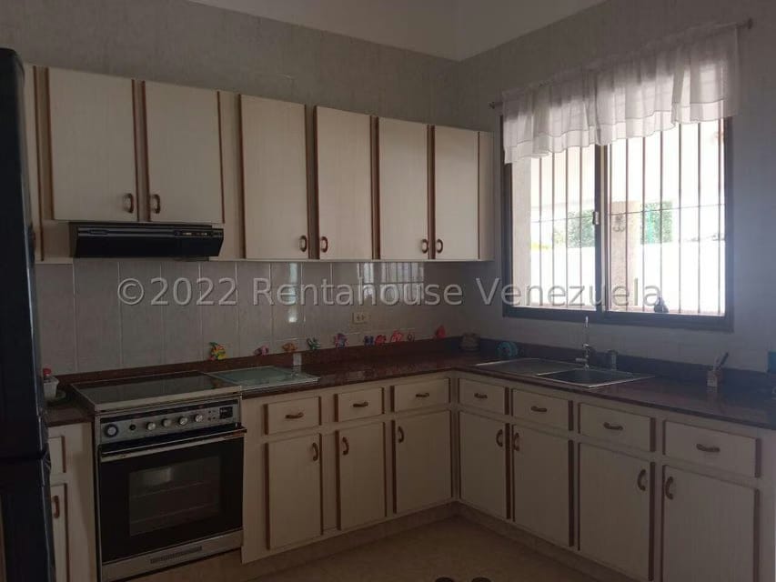 Casa (1 Nivel) en Venta en Ciudad Balneario Higuerote, Miranda - 12