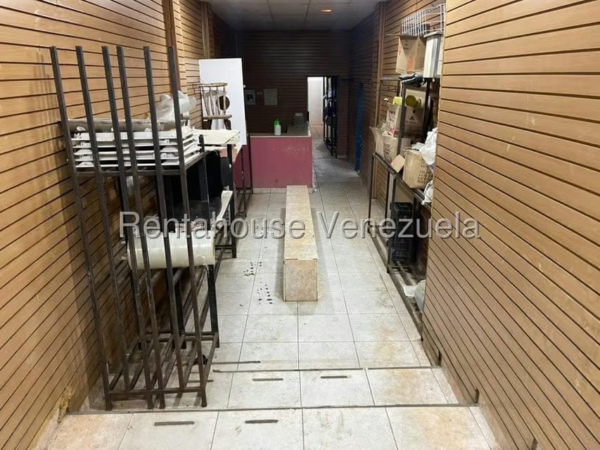 Comercial (Local Comercial) en Venta en El Valle, Distrito Metropolitano - 13
