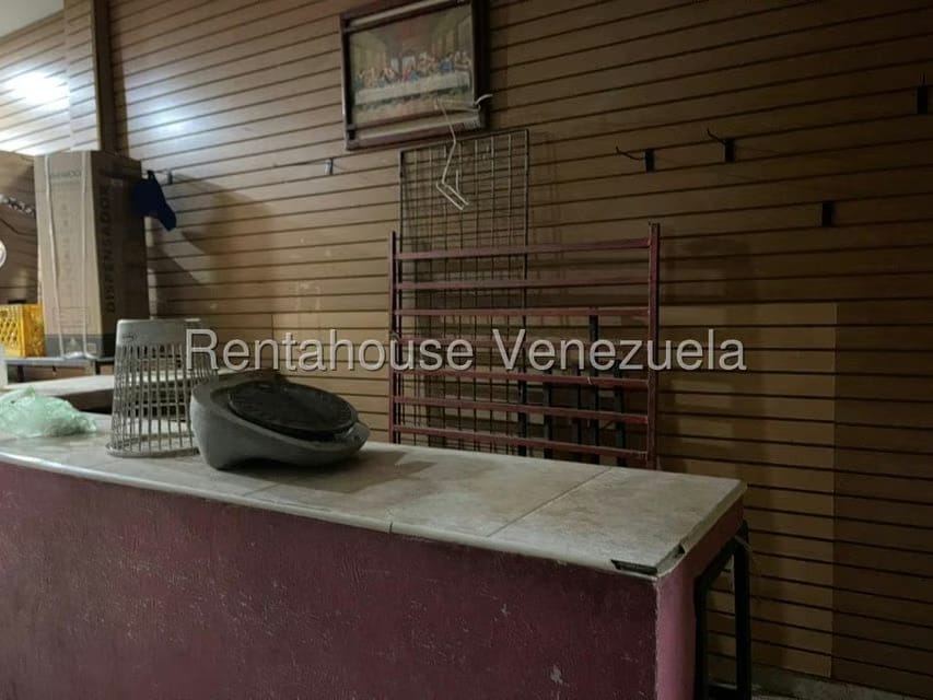 Comercial (Local Comercial) en Venta en El Valle, Distrito Metropolitano - 14