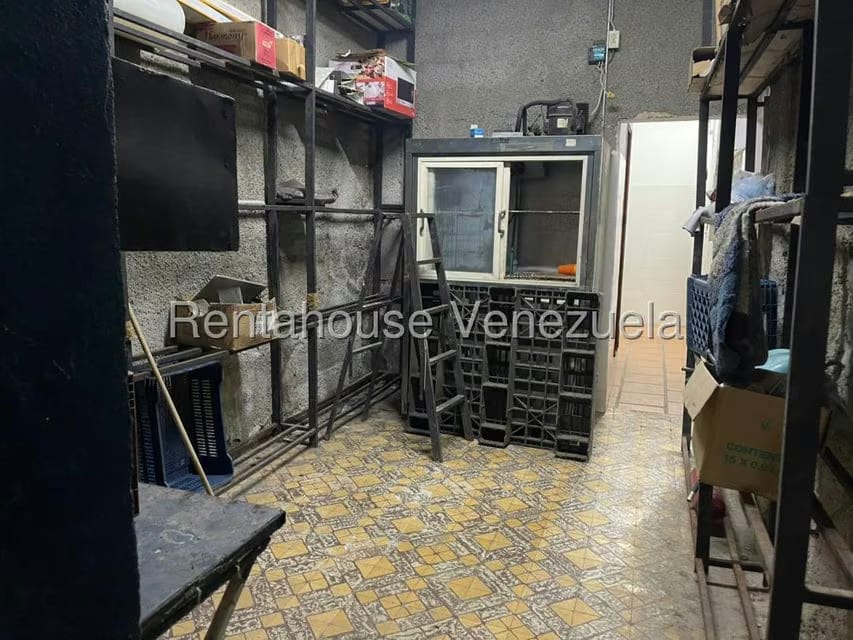 Comercial (Local Comercial) en Venta en El Valle, Distrito Metropolitano - 15