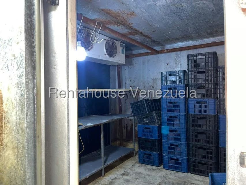 Comercial (Local Comercial) en Venta en El Valle, Distrito Metropolitano - 16