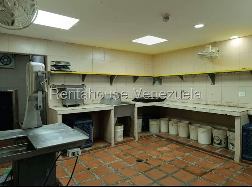 Comercial (Local Comercial) en Venta en El Valle, Distrito Metropolitano - 3