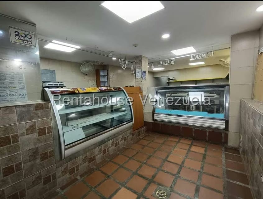 Comercial (Local Comercial) en Venta en El Valle, Distrito Metropolitano - 4