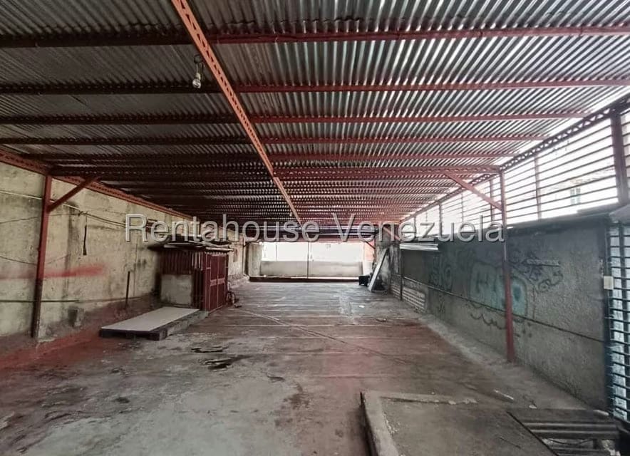 Comercial (Local Comercial) en Venta en El Valle, Distrito Metropolitano - 5