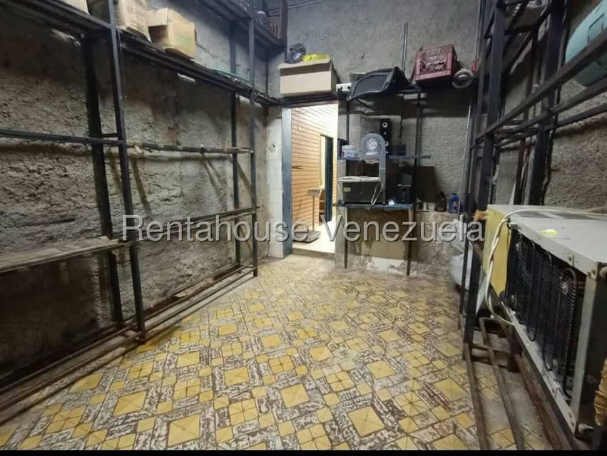 Comercial (Local Comercial) en Venta en El Valle, Distrito Metropolitano - 8