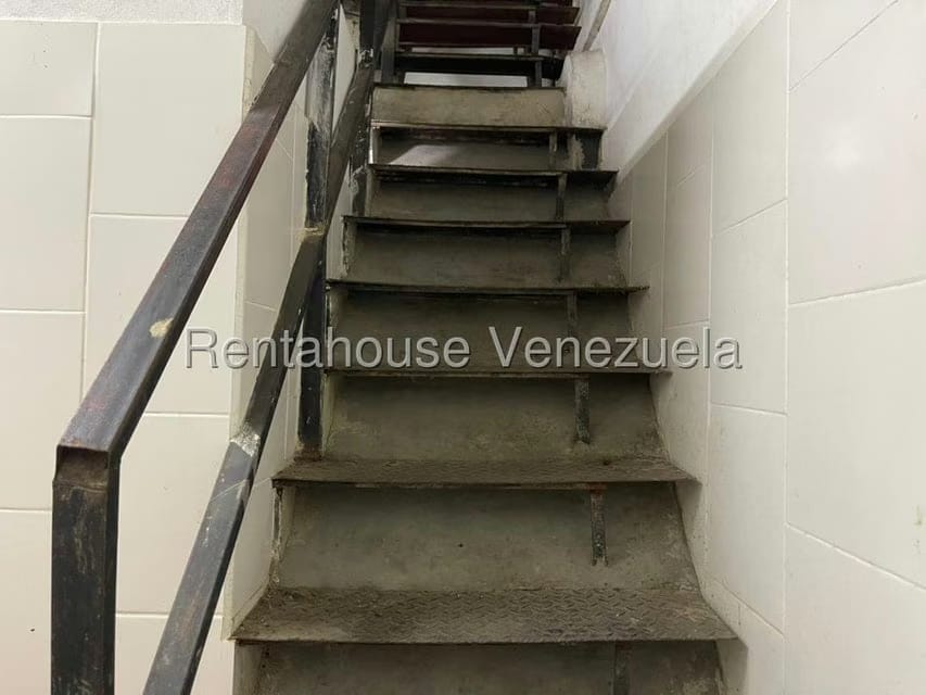 Comercial (Local Comercial) en Venta en El Valle, Distrito Metropolitano - 9