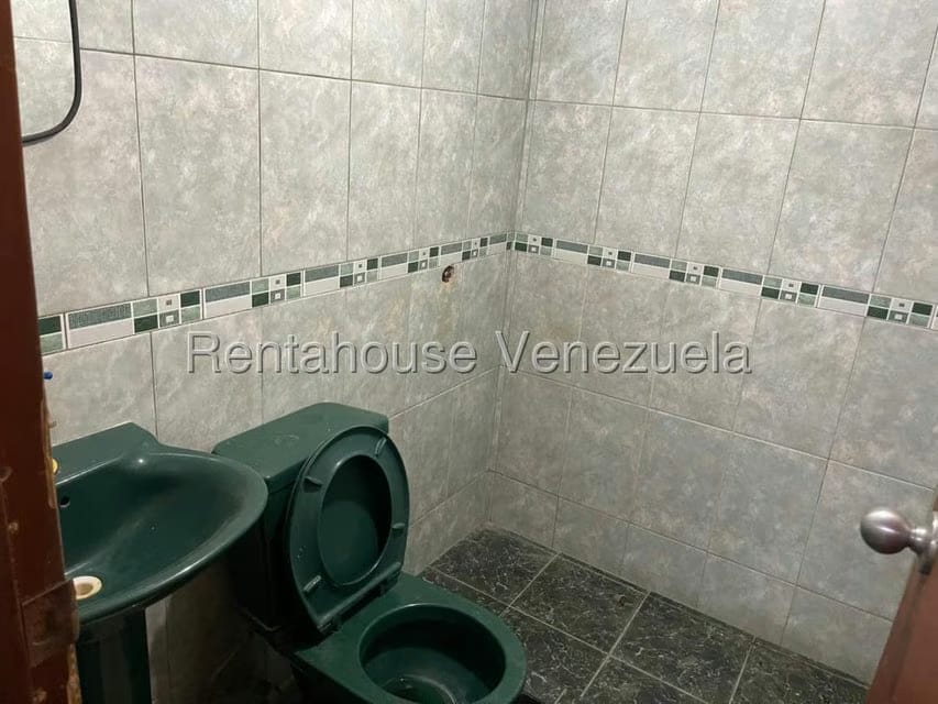 Comercial (Local Comercial) en Venta en El Valle, Distrito Metropolitano - 10