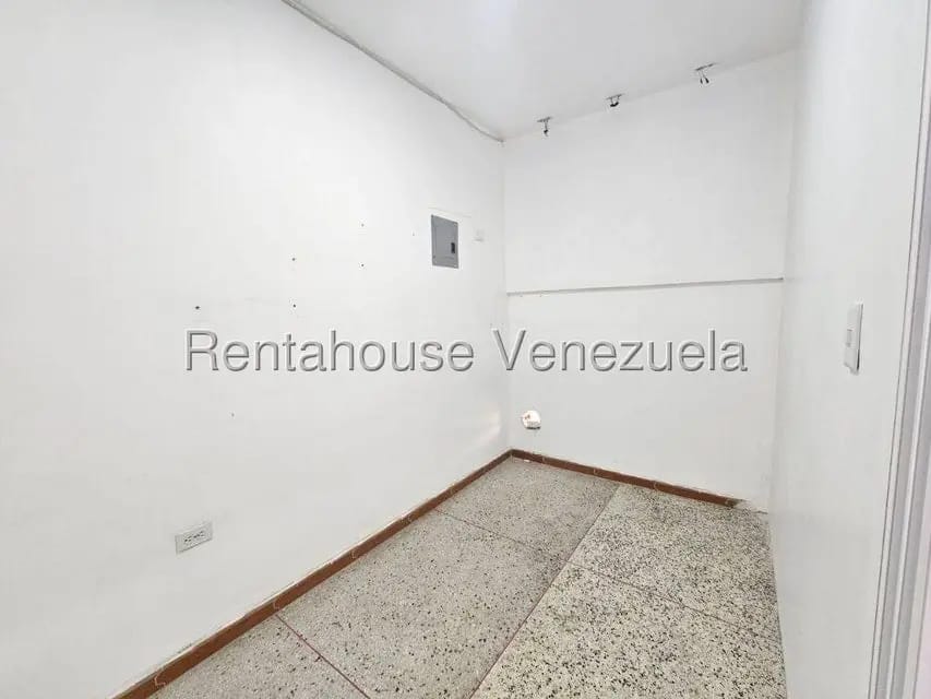 Comercial (Oficina) en Alquiler en El Marques, Distrito Metropolitano - 11