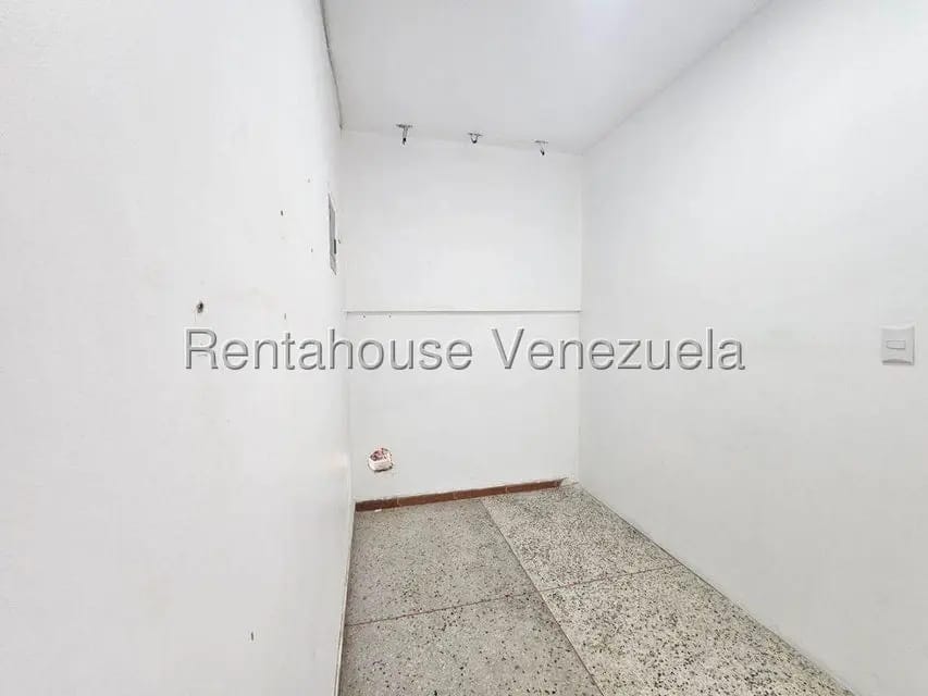 Comercial (Oficina) en Alquiler en El Marques, Distrito Metropolitano - 12