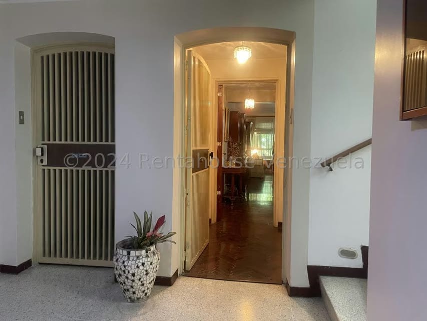 Apartamento (1 Nivel) en Venta en La Florida, Distrito Metropolitano - 2