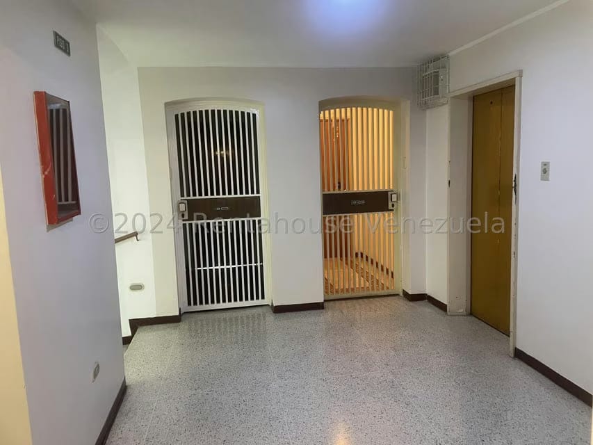 Apartamento (1 Nivel) en Venta en La Florida, Distrito Metropolitano - 35