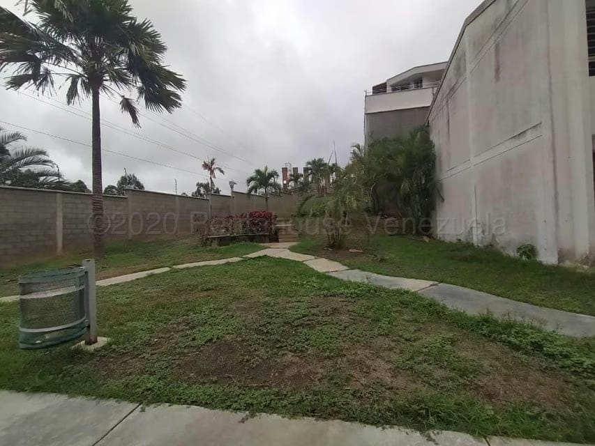 Casa (Duplex) en Venta en Los Cardones, Lara - 83