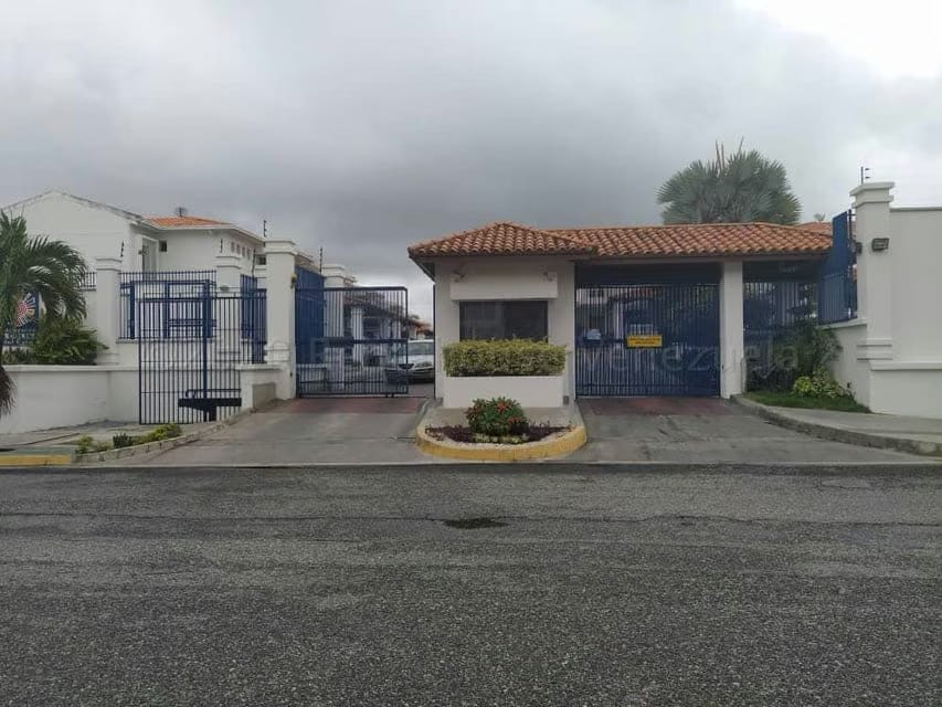 Casa (Duplex) en Venta en Los Cardones, Lara - 90