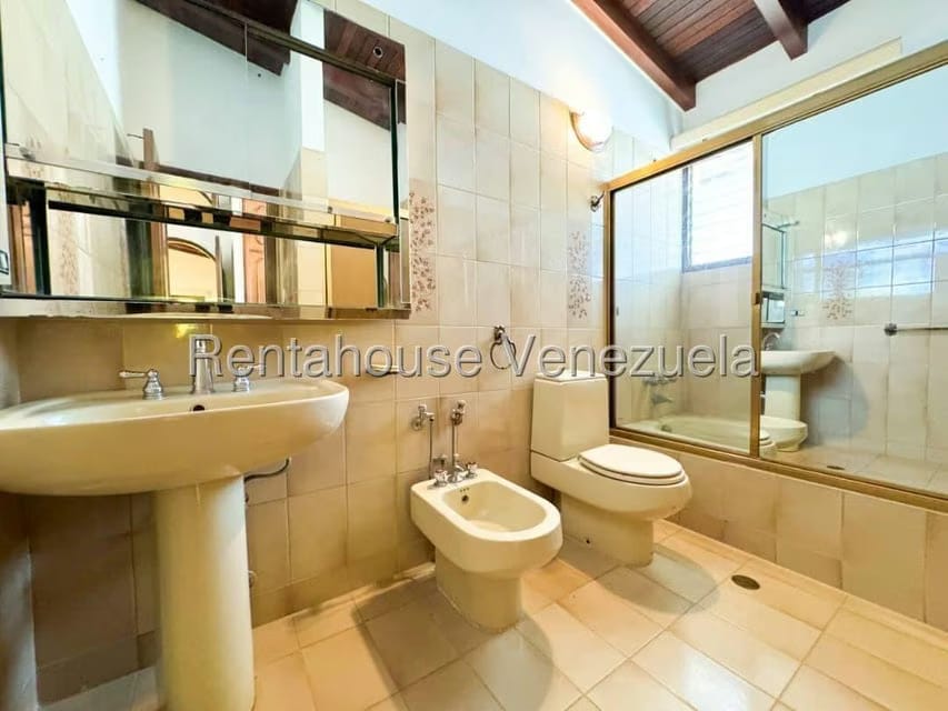 Casa (Duplex) en Venta en Los Naranjos del Cafetal, Distrito Metropolitano - 33