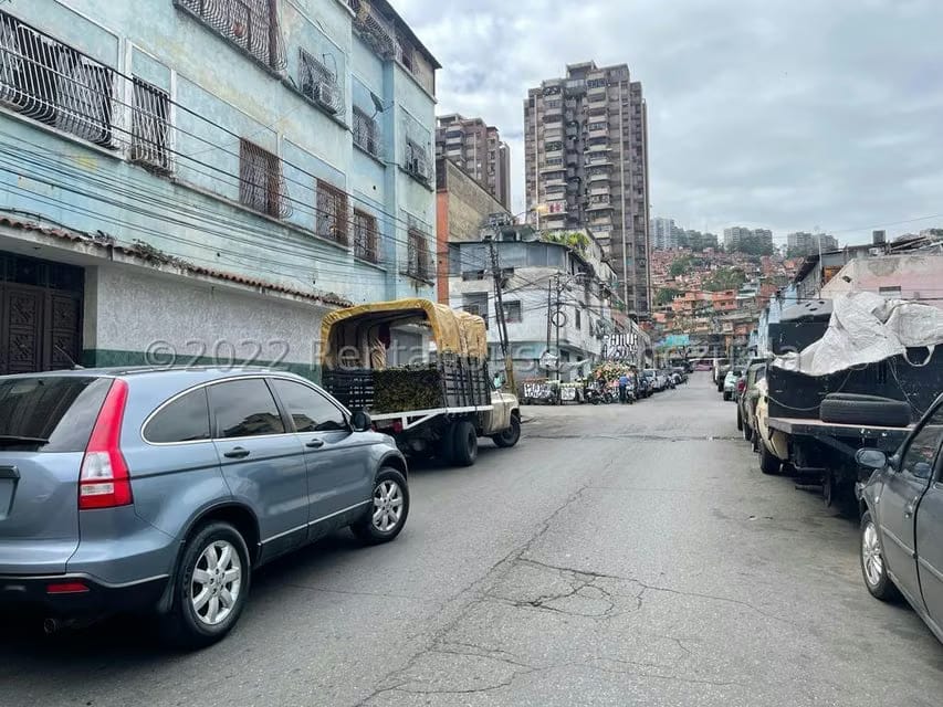Comercial (Local Comercial) en Venta en Catia, Distrito Metropolitano - 2