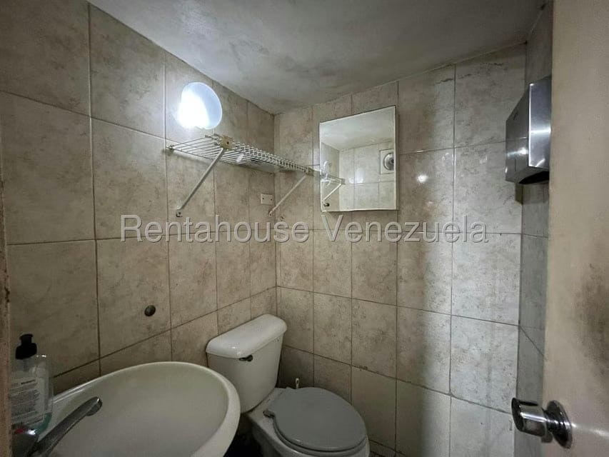 Comercial (Local Comercial) en Alquiler en Petare, Distrito Metropolitano - 12
