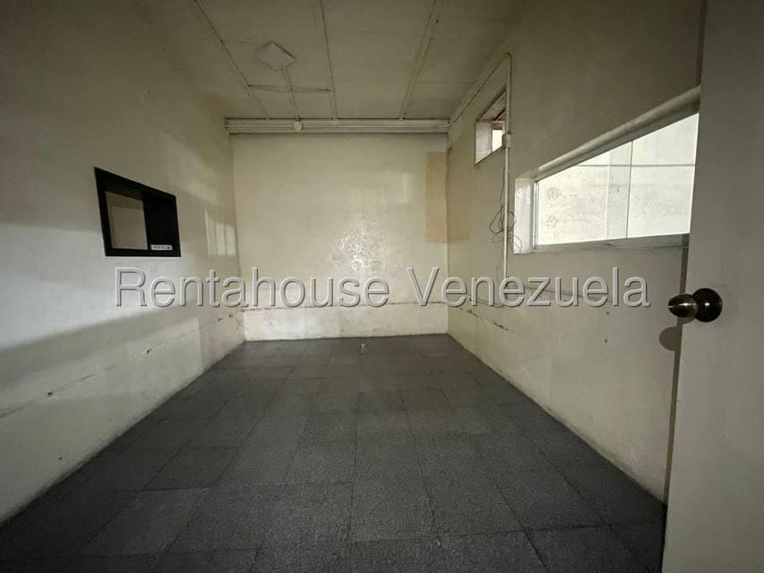 Comercial (Galpon - Deposito) en Venta en Avenida Bolivar, Aragua - 9