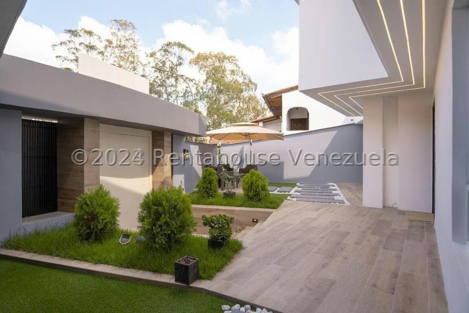Casa (Multipes Niveles) en Venta en Los Naranjos del Cafetal, Distrito Metropolitano - 2