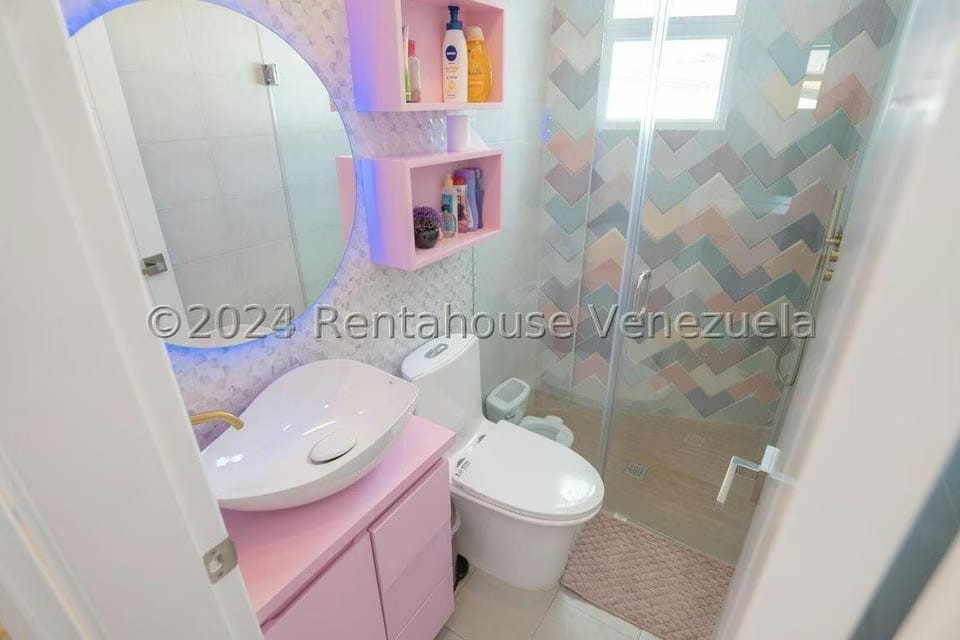 Casa (Multipes Niveles) en Venta en Los Naranjos del Cafetal, Distrito Metropolitano - 60