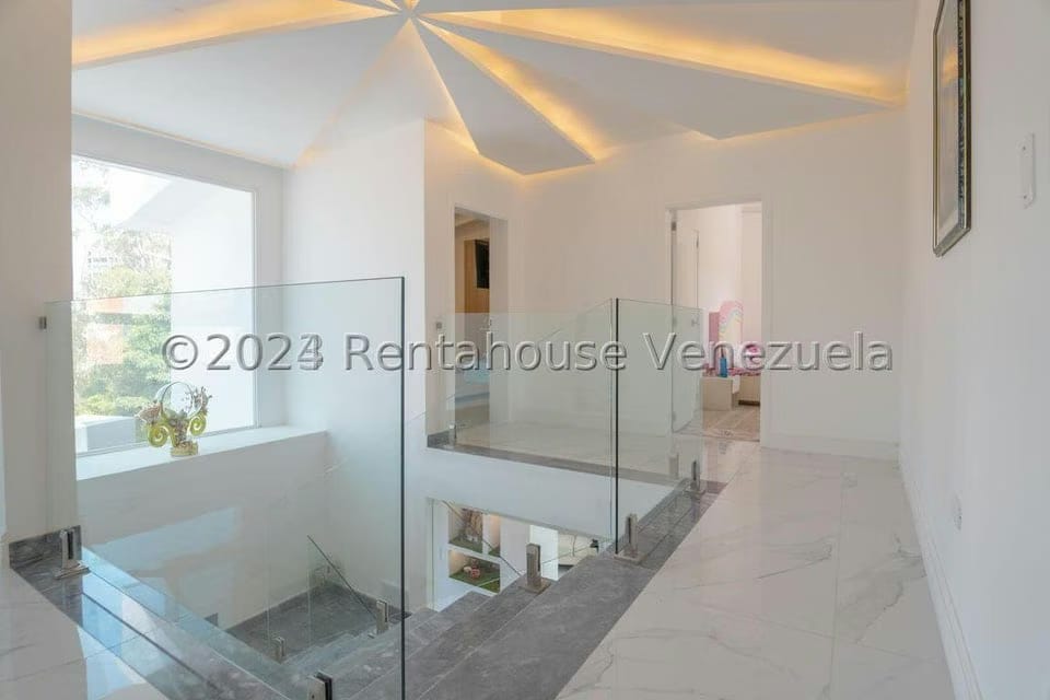Casa (Multipes Niveles) en Venta en Los Naranjos del Cafetal, Distrito Metropolitano - 61