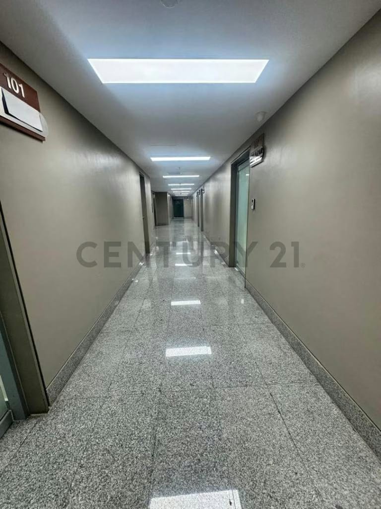 En Venta Oficina En Obra Gris en la Torre Jalisco en Las Mercedes - 17