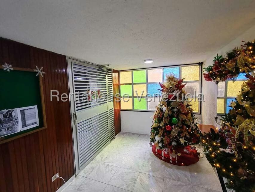 Apartamento (1 Nivel) en Alquiler en El Bosque, Distrito Metropolitano - 2
