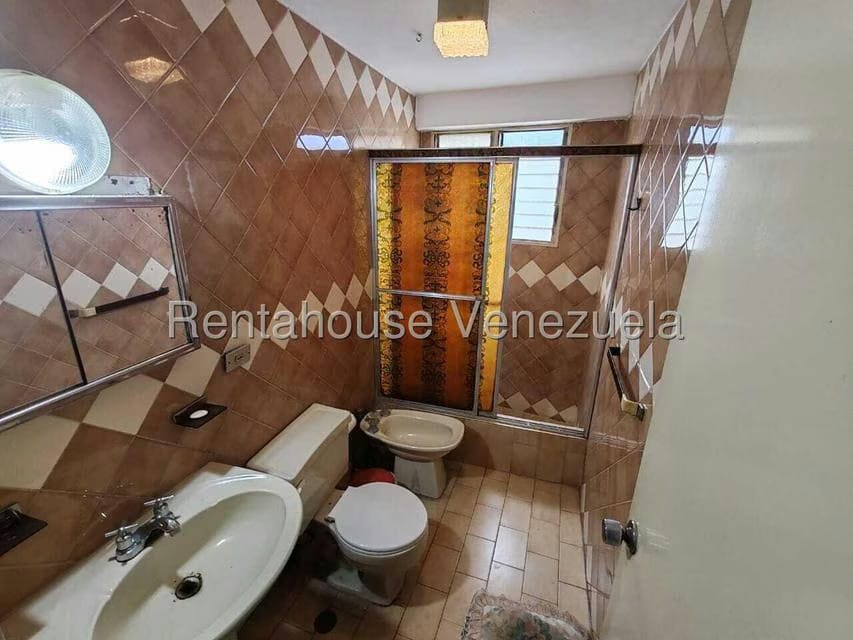 Apartamento (1 Nivel) en Alquiler en El Bosque, Distrito Metropolitano - 14