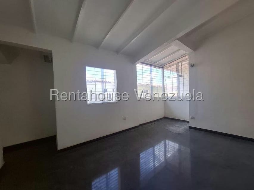 Casa (Duplex) en Alquiler en Trapiche Villas, Lara - 17