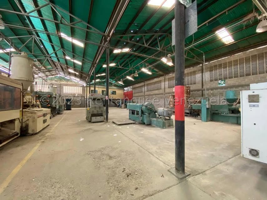 Comercial (Local Comercial) en Venta en Zona Industrial 2, Lara - 23