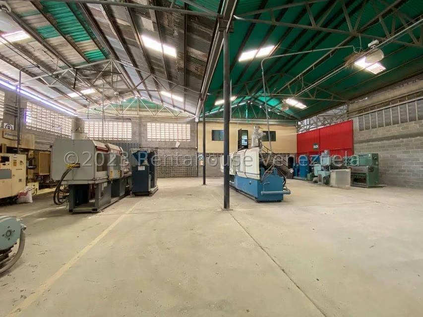Comercial (Local Comercial) en Venta en Zona Industrial 2, Lara - 24