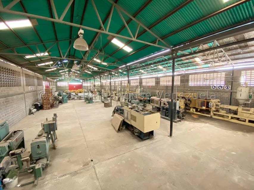 Comercial (Local Comercial) en Venta en Zona Industrial 2, Lara - 32
