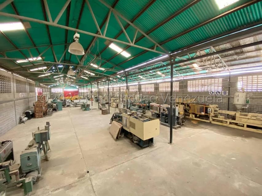 Comercial (Local Comercial) en Venta en Zona Industrial 2, Lara - 33