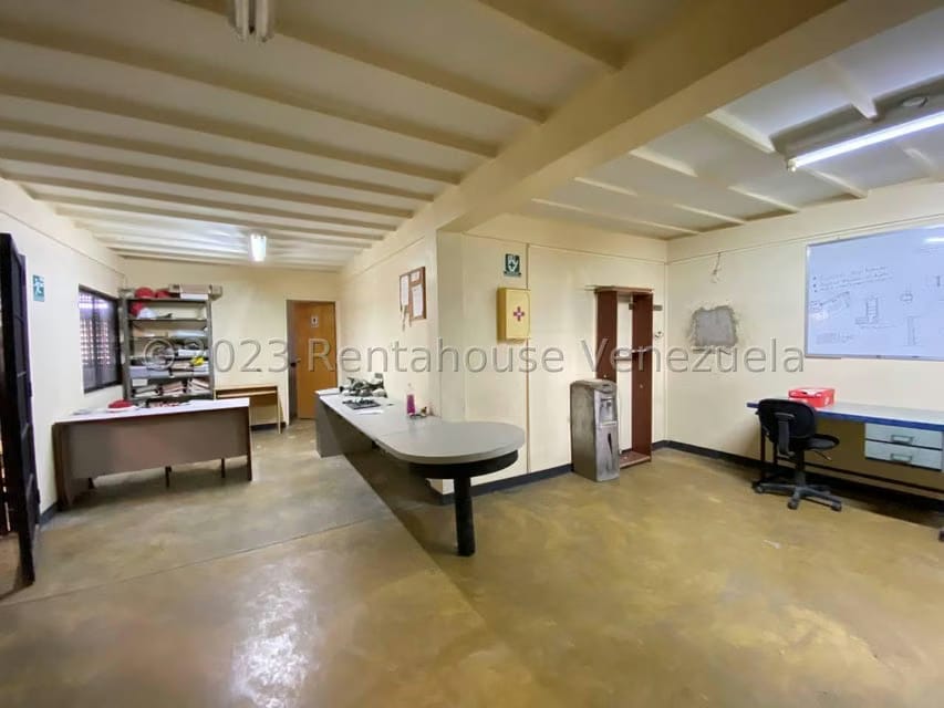 Comercial (Local Comercial) en Venta en Zona Industrial 2, Lara - 42